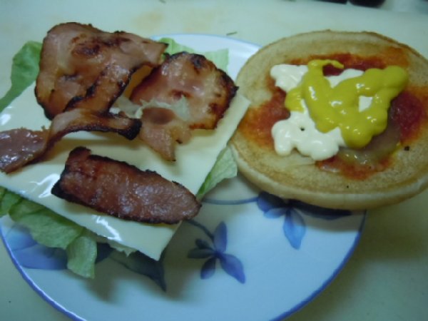 自分なりに栄養のことを考えてレタスやベーコンを足してアレンジしたことも