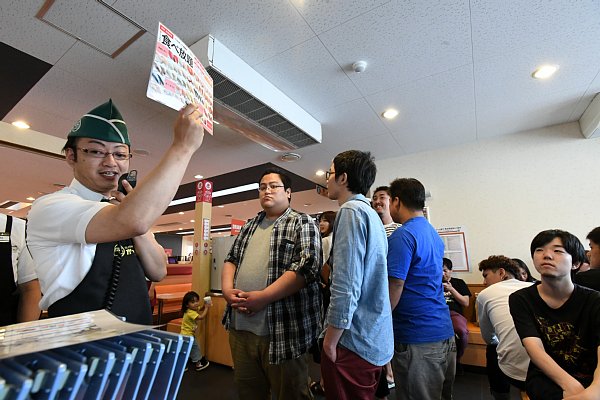 現場は大盛況（かっぱ寿司・西宮前浜店）