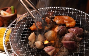 焼き鳥勝負の居酒屋は人気がある