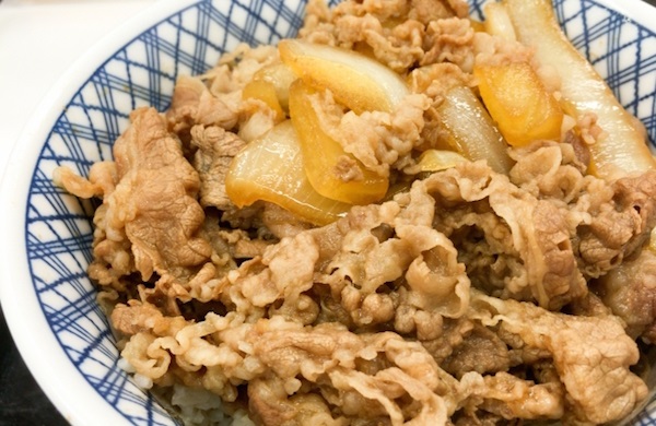 かつては熾烈な価格競争が行われていた牛丼価格の今