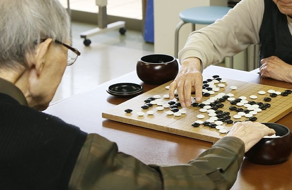 老人ホームに入居する際は慎重に