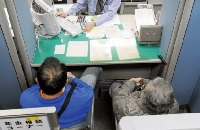 年金は老後の蓄えだったはずだが…（写真：共同通信社）