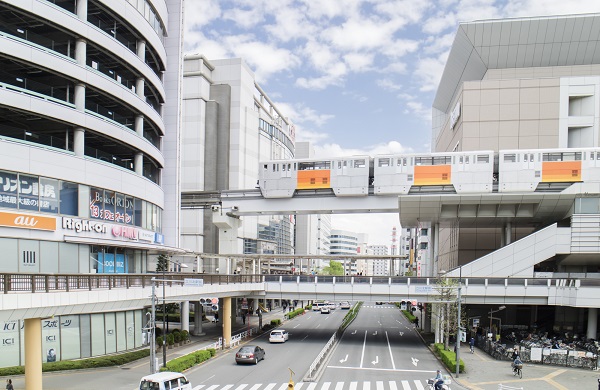 駅前には大型商業施設が立ち並ぶ立川