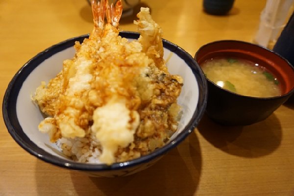 酒飲みを虜にする「天丼てんや」の魅力とは？