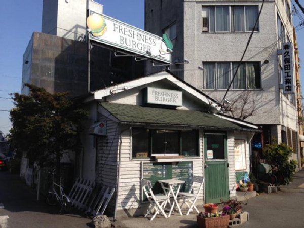 今も東京・富ヶ谷に佇むフレッシュネスバーガーの1号店（公式HPより）