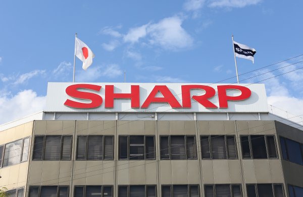 シャープも暴落した株価が上がった（時事通信フォト）