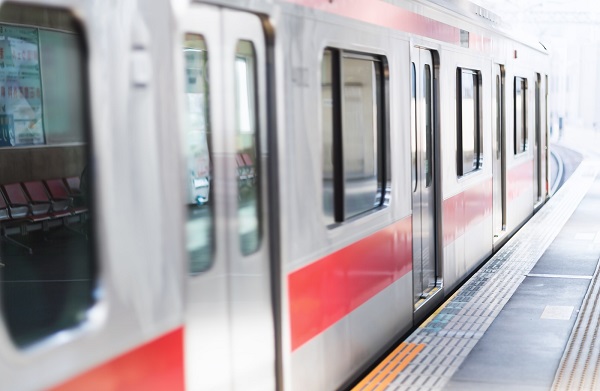 同じ電車でも田舎と都会では大違い？（写真は東横線）