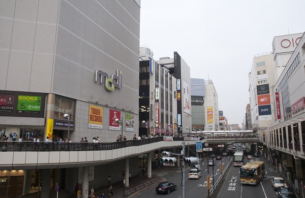 商業施設が立ち並ぶ町田駅前