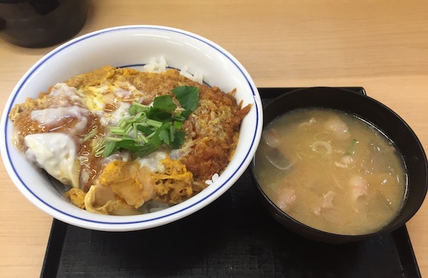 カツ丼専門店『かつや』を展開するアークランドサービスホールディングスの優待にも注目