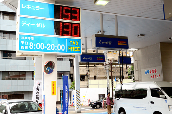 ガソリン代の高騰が止まらない（写真：アフロ）