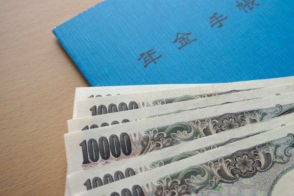 公的年金だけに頼ってはいけない（写真：アフロ）