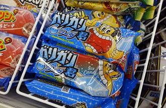 epa05243515 Japan’s Gari Gari Kun popsicle is seen on sale at a convenience store in Tokyo, Japan, 04 April 2016. Ice cream company Akagi Nyugyo issued a video apologizing for raising the price of its famous Gari Gari Kun from 60 to 70 yen, the first price hike in 25 years. More than 735,000 viewers already saw the video since its unveiling a few days ago.  EPA/FRANCK ROBICHON