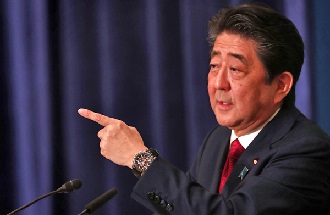 安倍首相と歩む「これからの3年」で日本社会は重大な局面を迎える（写真：アフロ）