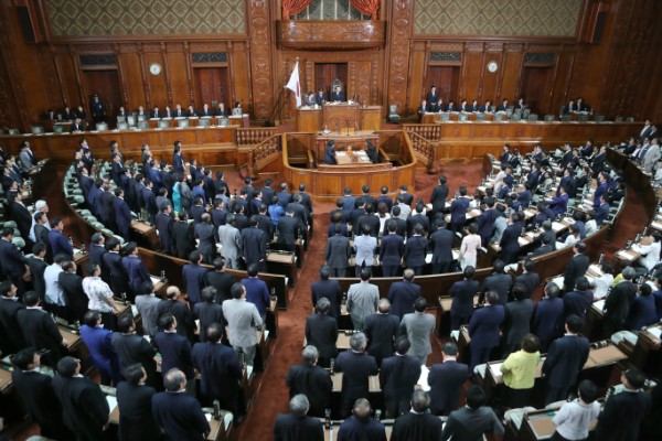 水道法改正案は衆院本会議でわずか7時間の審議で可決された（法案成立までは至らず。写真：時事通信フォト）