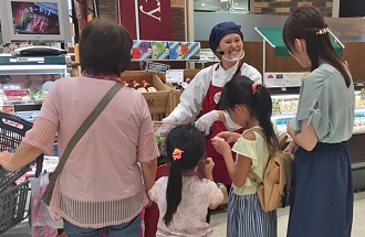 カリスマ試食販売員の土屋美香さん