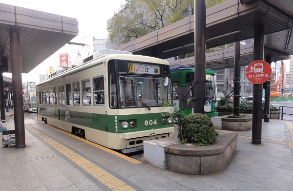 繁華街へは広島駅から路面電車で10分弱