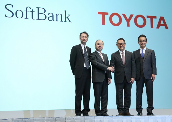 ソフトバンクとの事業提携を発表したトヨタ自動車（写真：時事通信フォト）