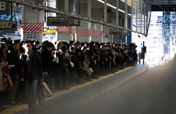 毎日の通勤・残業、ほんとうにお疲れ様です（イメージ）