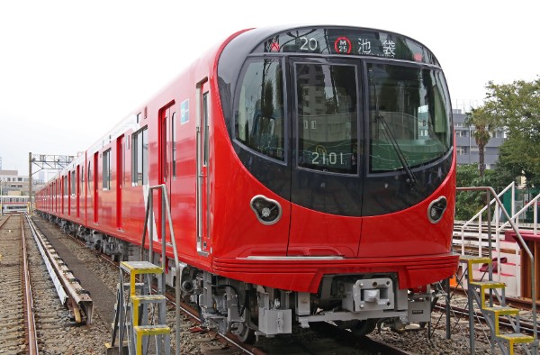 直通運転が始まれば方南町はさらに便利に（丸ノ内線の新型車両。時事通信フォト）