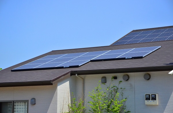住宅用太陽光発電の余剰電力買い取り期間は2019年11月から順次満了する（イメージ）