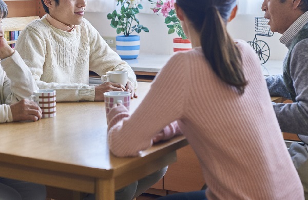 親世代との価値観の違いがあらためて浮き彫りに…（イメージ）