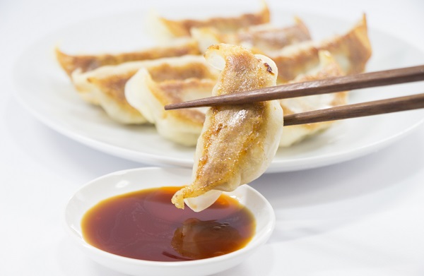 コスパがいい？　餃子定食（イメージ）