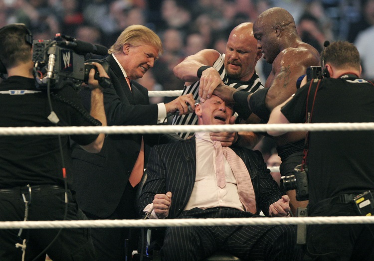 2007年、WWEのリングに上がったトランプ氏（Getty Images）