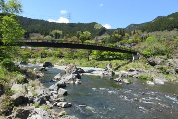 ひきこもりは都会より山間部のほうが多い？（イメージ）