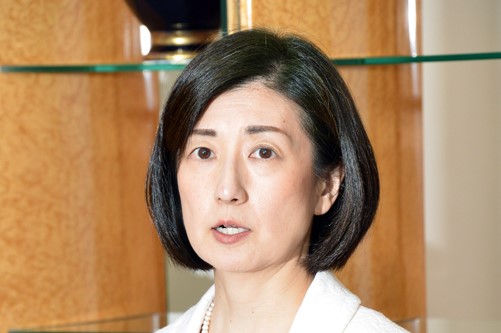 大塚家具の株主総会終了後、記者団の取材に応じる大塚久美子社長＝３１日、東京都江東区