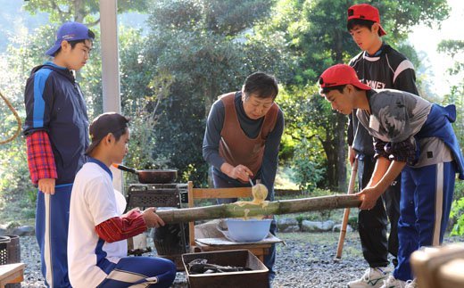 宮崎県小林市では農作業が体験できる民泊も