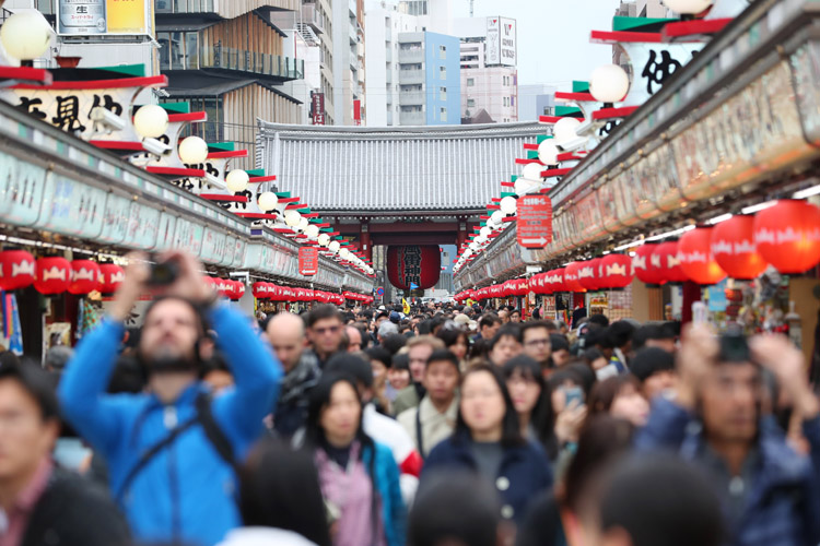 韓国人の“爆買い”は見られないという（東京・浅草。写真：アフロ）