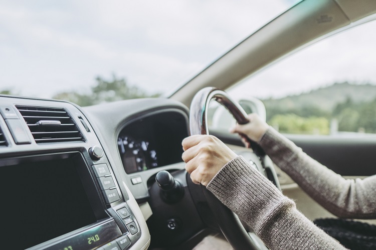 「最近、運転を控えるようになった」というワケは？（イメージ）