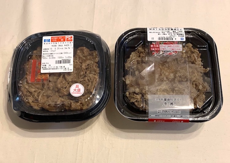セブン-イレブン『熟成肉の特製牛丼 具の大盛』（左）、ローソン『コク旨醤油仕立て！牛丼』（右）