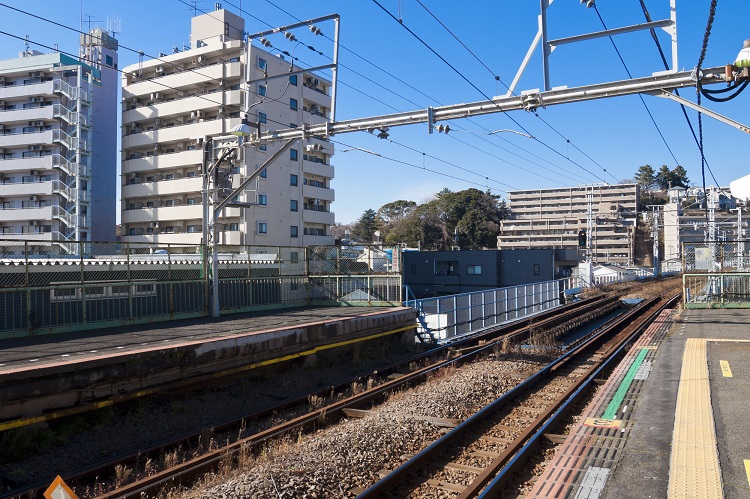 駅に近い物件に住むのは、いいことばかりではない？（イメージ）