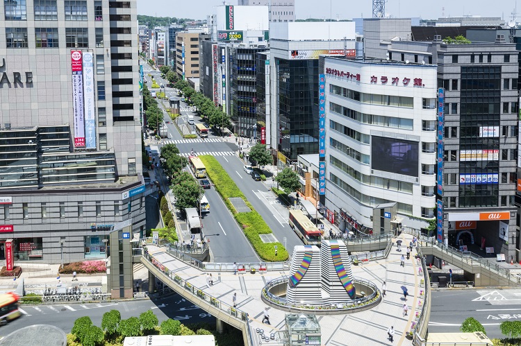 八王子市の人口は約58万人にものぼる（八王子駅北口）