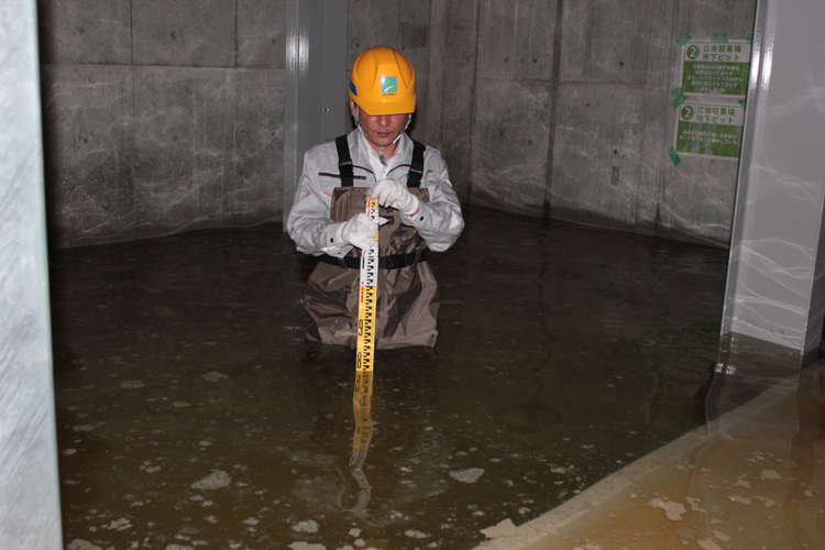 雨が降ると地下駐車場は「水深1m近くのプールのようになる」という（大津京ステーションプレイス）