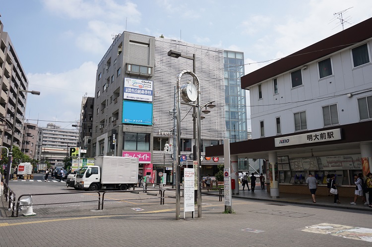 住む街として意外な穴場？（明大前の駅前）