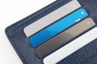 財布でかさばるカードにどう対応するか？（イメージ）