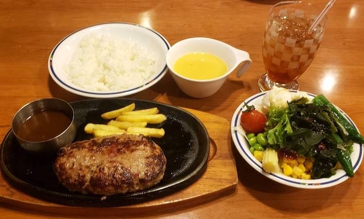 『手ごねハンバーグ』のフルセットメニュー