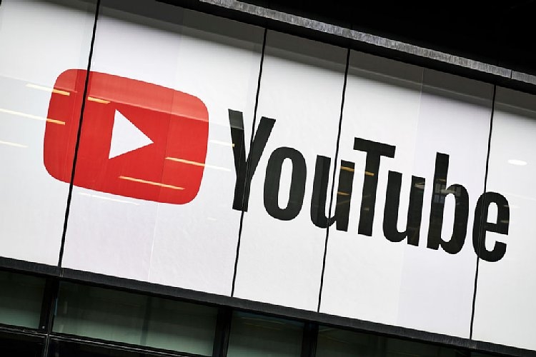 YouTubeが生活の一部になった人も少なくないという（Getty Images）