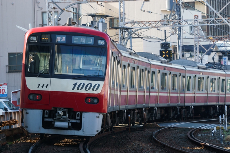 「赤い電車」がトレードマークの京急線