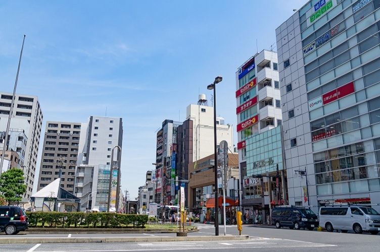 都内きっての庶民派タウンとして知られる新小岩の駅前