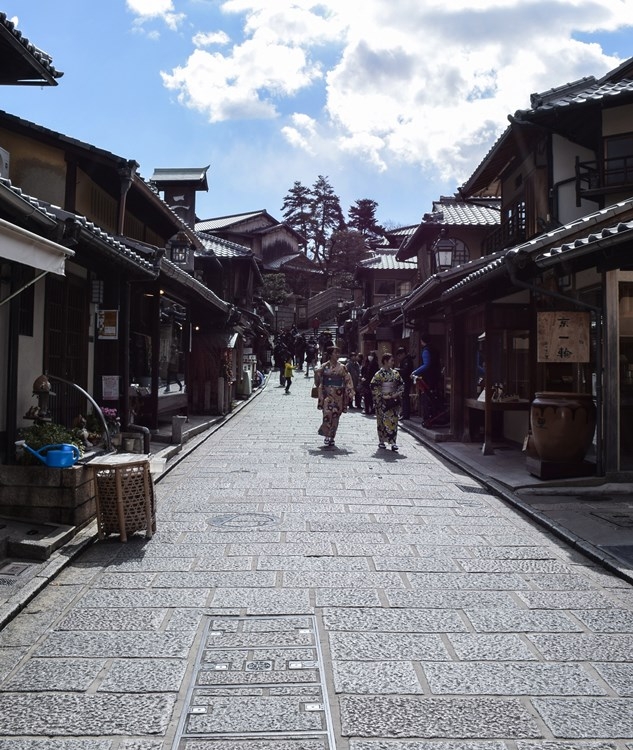 京都は今、観光客もまばら（写真：時事通信フォト）