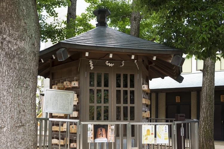 将棋会館の前にある鳩森八幡神社には「将棋堂」も