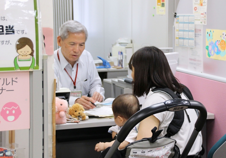 子供のいる女性向けの「マザーズハローワーク」とは？（写真：共同通信社）