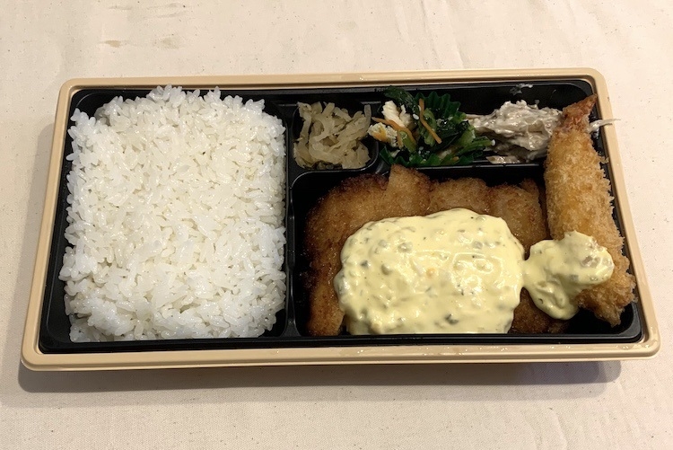 やよい軒の『チキン南蛮とエビフライの弁当』