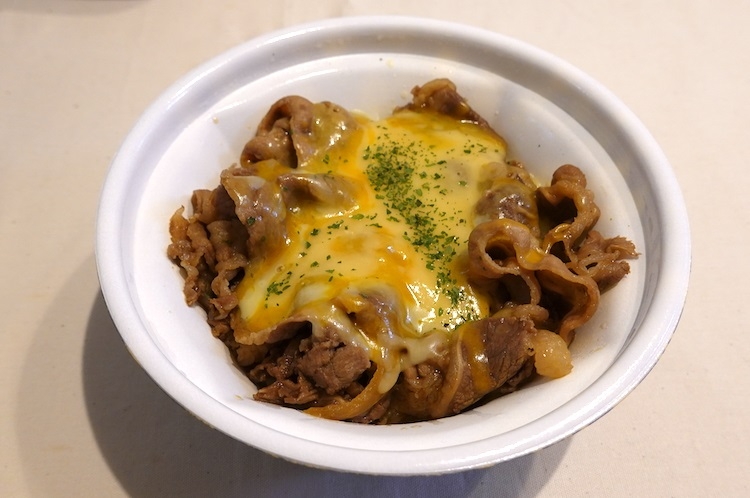 すき家『チーズ牛カルビ丼』