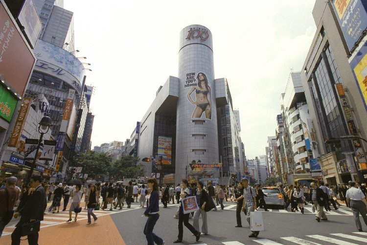 「CECIL McBEE」は渋谷109を代表するギャルブランドとして一斉を風靡した（時事通信フォト）