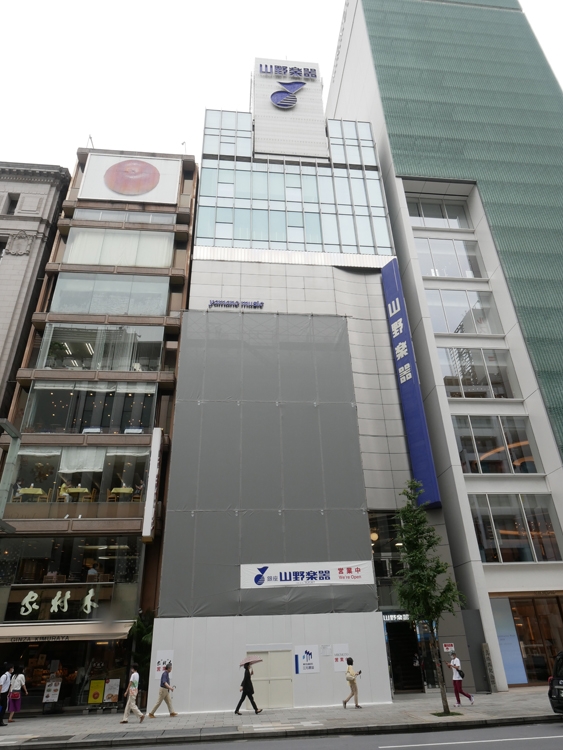 「山野楽器銀座本店」は、4月から地下1階から2階までの3フロアをKDDIに貸し出す