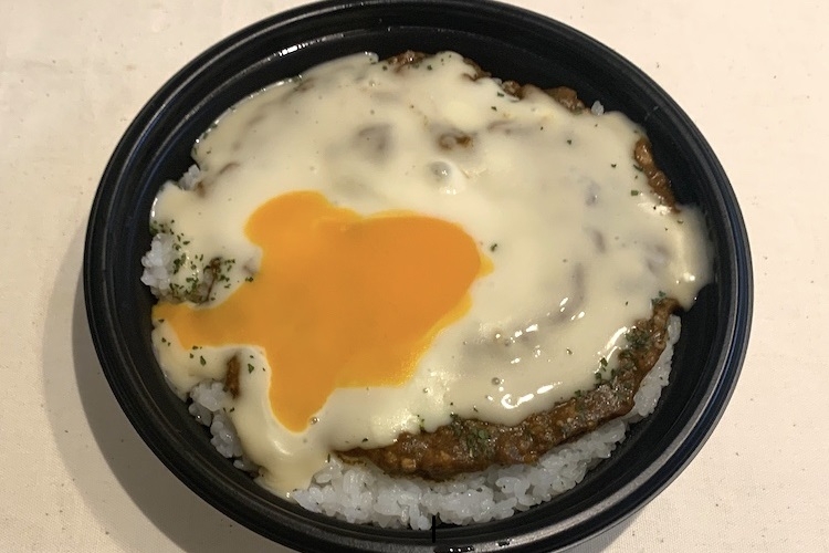 ファミリーマート『とろーりソースのキーマカレー（モッツァレラチーズ使用）』